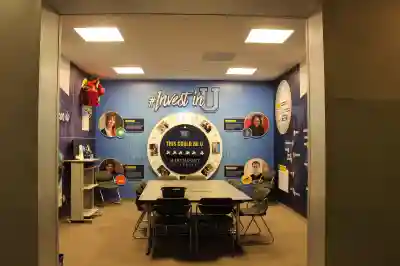 Part of a three-year partnership with Junior Achievement, Marymount’s storefront encourages students to #InvestinU. To give the middle schoolers a glimpse of the types of work they can expect to do as college students, three-dimensional elements from Marymount student projects are affixed to a wall