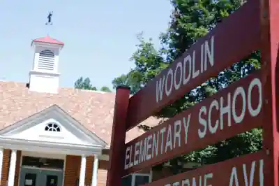 Second-graders got a lesson in economics at Woodlin Elementary School Friday. (WTOP/Kate Ryan)